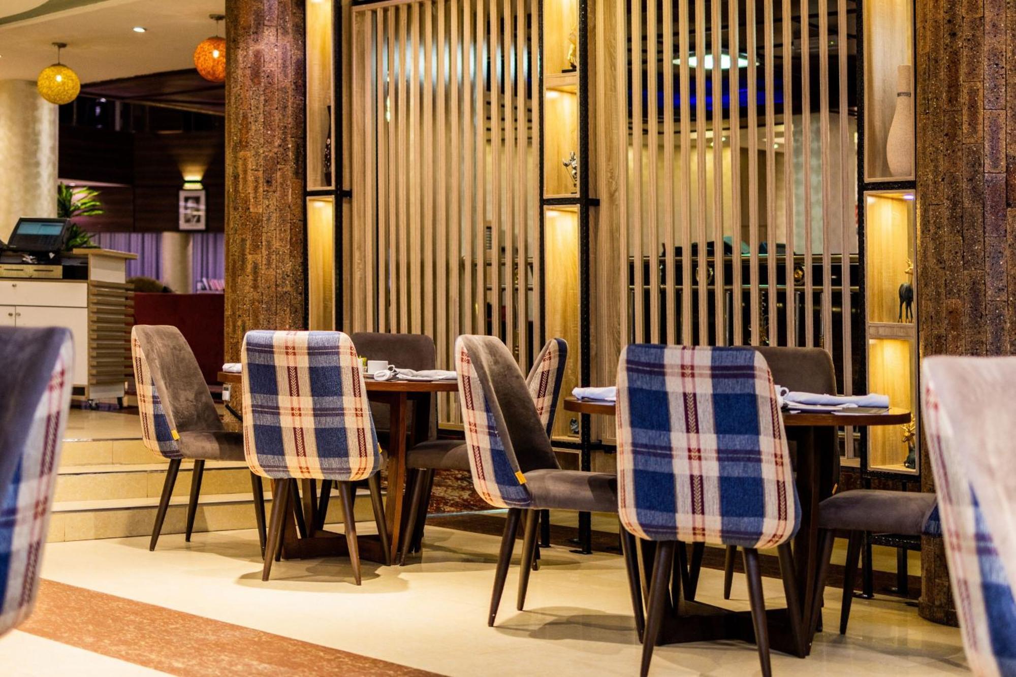 Protea Hotel By Marriott Delta Варрі Екстер'єр фото